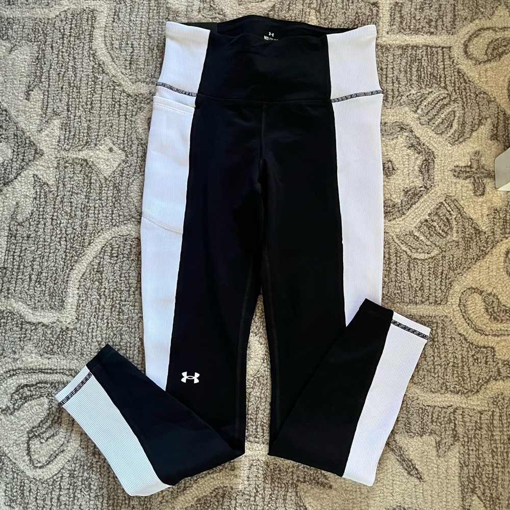 Under Armour | Train CW Leg Novelty Leggings Compression Medium Black & White